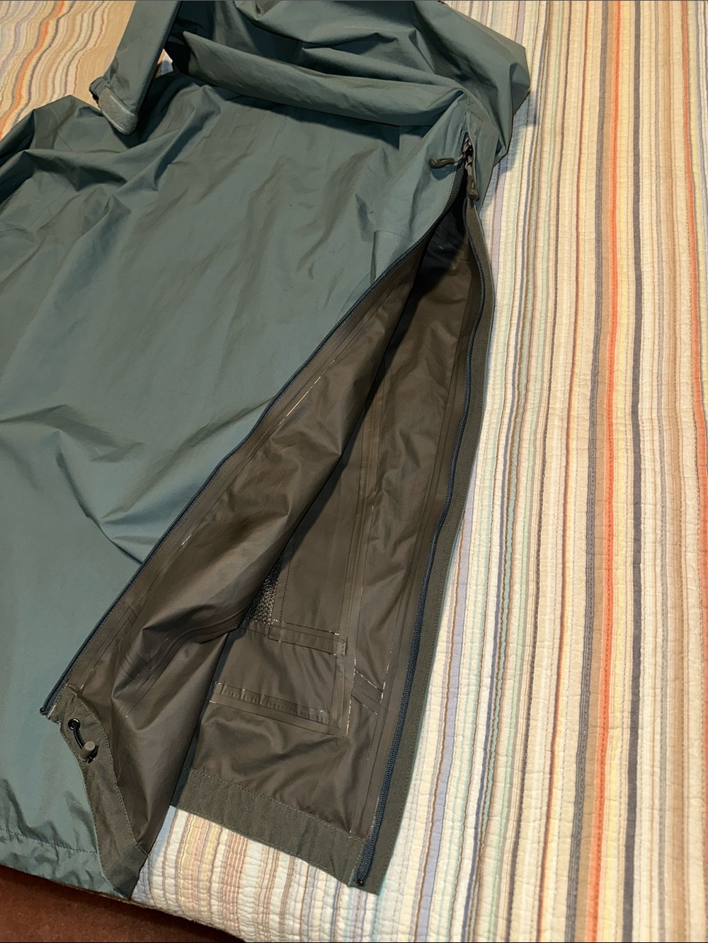 Outdoor Research Men's Gore-Tex Hooded Raincoat - Slate Green - Picture 12 of 13